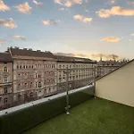 Exclusive & Central Duplex Grand Suite W\' Balcony