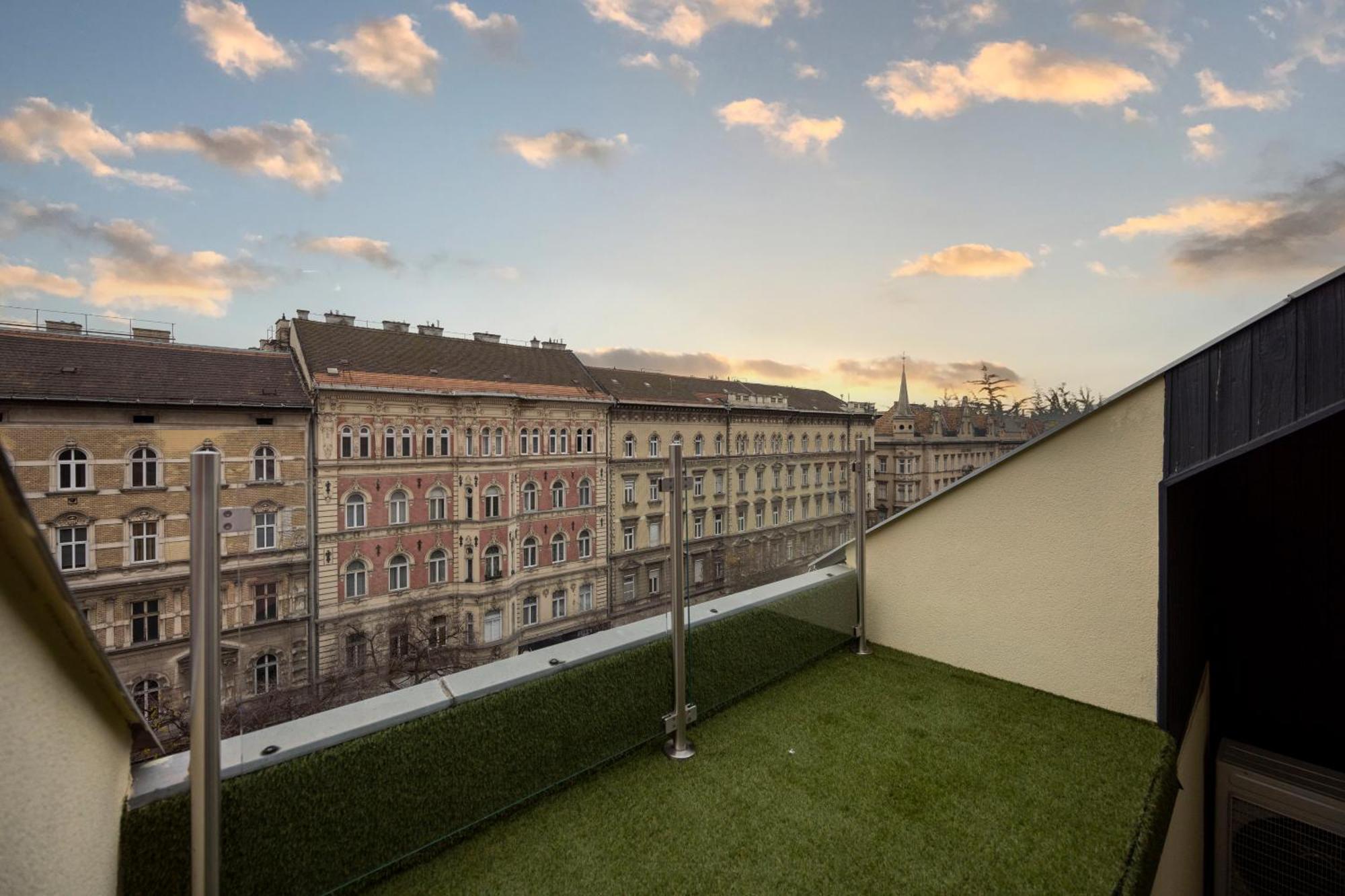 Exclusive & Duplex Grand W' Balcony